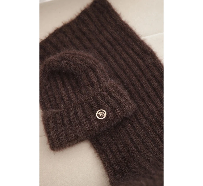 Dámský komplet čepice a dlouhý šátek z měkké příze hnědý Dámský komplet čepice a dlouhý šátek z měkké příze hnědý