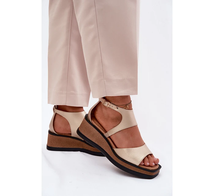 Kožené sandály na platformě model 22123142 Zlaté - Maciejka