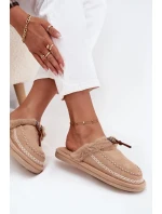 Dámské chlupaté papuče s kožíškem a výšivkou – béžové Perivelle Dámské chlupaté papuče s kožíškem a výšivkou – béžové Perivelle