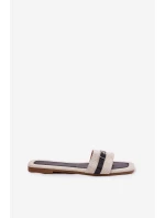 Ploché dámské sandály s páskem a přezkou béžové model 21689544 - Boto Ploché dámské sandály s páskem a přezkou béžové model 21689544 - Boto