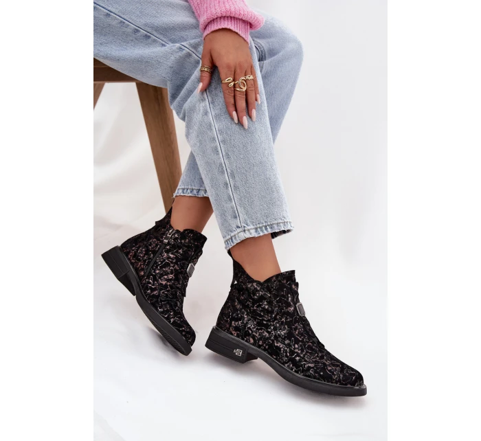 Dámské kotníkové boty z pravého semiše na nízkém podpatku – černo‑hnědé D&A Dámské kotníkové boty z pravého semiše na nízkém podpatku – černo‑hnědé D&A