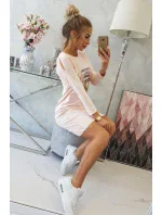 Šaty s potiskem košíků v pudrově růžové barvě