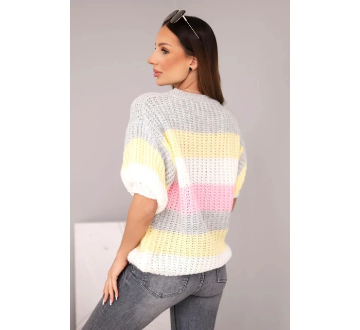 Dámský svetr s krajkovým vzorem v barevných pruzích s krátkým rukávem šedý