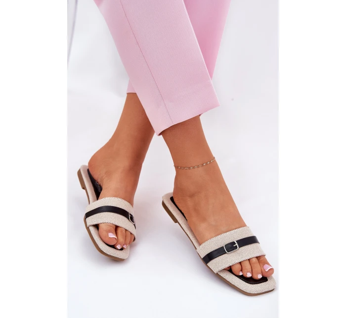 Ploché dámské sandály s páskem a přezkou béžové model 21689544 - Boto Ploché dámské sandály s páskem a přezkou béžové model 21689544 - Boto