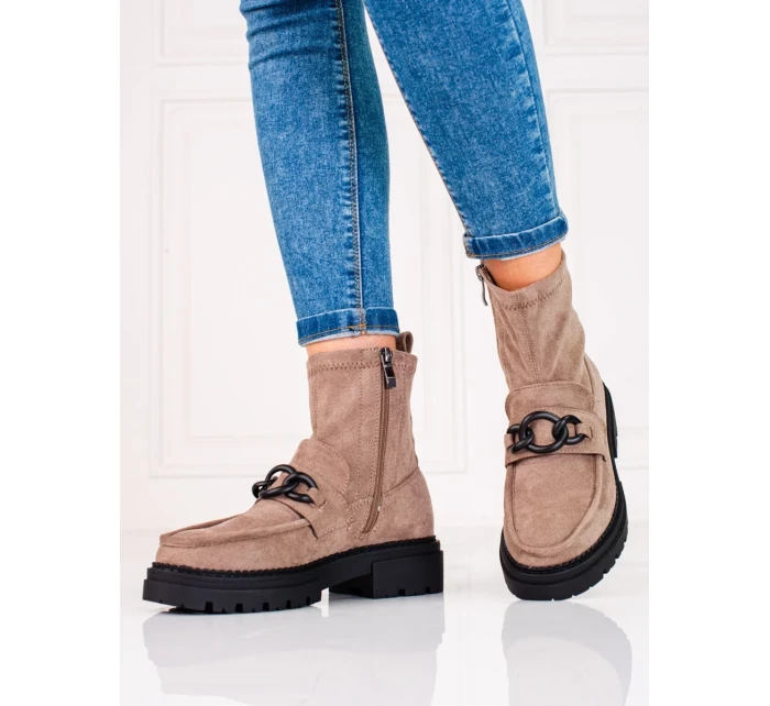 Designové dámské kotníčkové boty hnědé na plochém podpatku Designové dámské kotníčkové boty hnědé na plochém podpatku