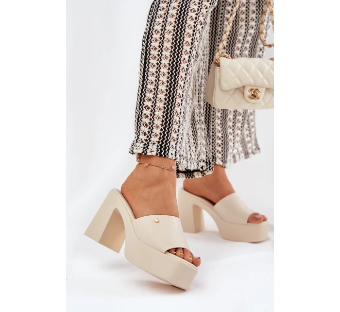 Dámské sandály z eko kůže na podpatku a platformě světle béžové Tamirella Dámské sandály z eko kůže na podpatku a platformě světle béžové Tamirella