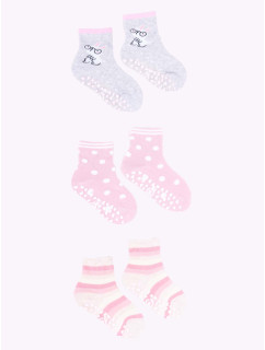 Yoclub Dívčí bavlněné ponožky proti uklouznutí ABS vzory barvy 3-pack SKA-0109G-AA3A-003 Vícebarevné