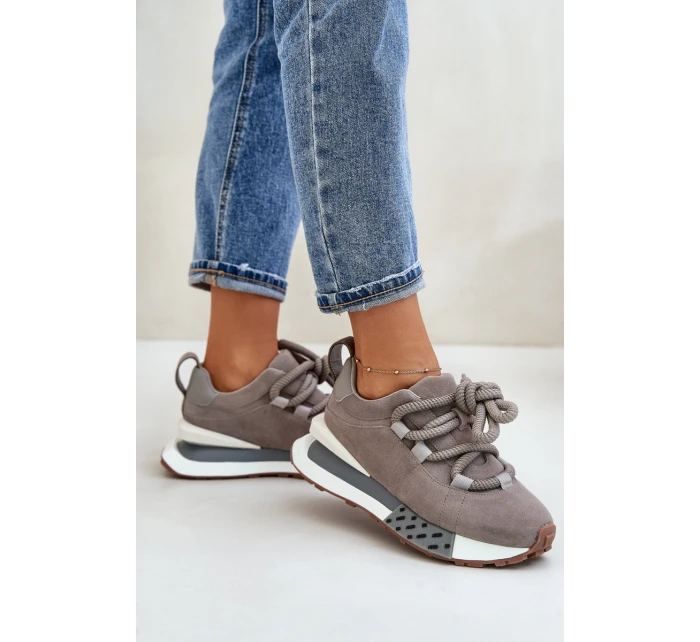 Semišové dámské sneakersy na platformě s tlustým šněrováním Artiker 54C1463 šedé Semišové dámské sneakersy na platformě s tlustým šněrováním Artiker 54C1463 šedé