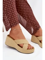 Dámské pantofle na platformě z žluté model 21919321 - Boto