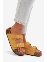 Dámské pantofle na korkové platformě se zlatými sponami Žluté model 21919307 - EVENTO