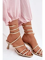 Dámské sandály na podpatku s pásky Zlaté model 22102998 - Boto