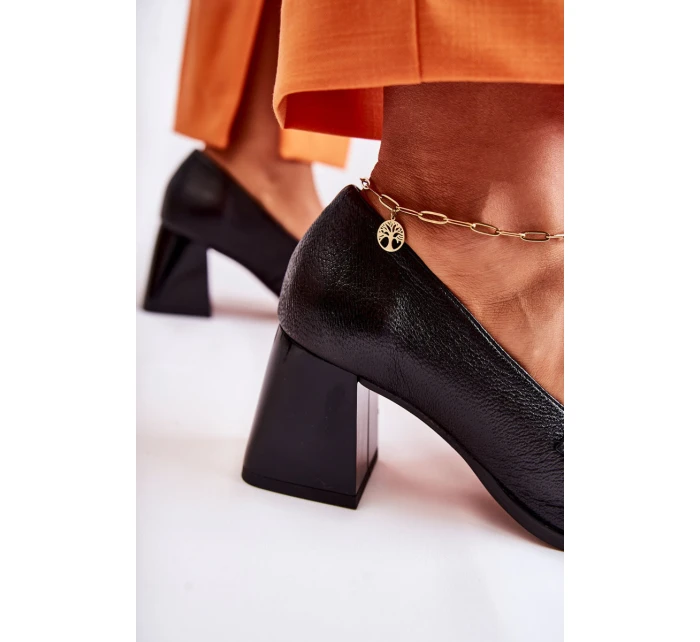 Kožené lodičky s řetízkem model 21592777 Black - Laura Messi