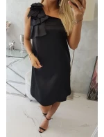 Šaty s mašlí na model 18744302 černé - K-Fashion Šaty s mašlí na model 18744302 černé - K-Fashion