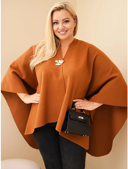 Dámské pončo Plus Size s broží karmelová Dámské pončo Plus Size s broží karmelová