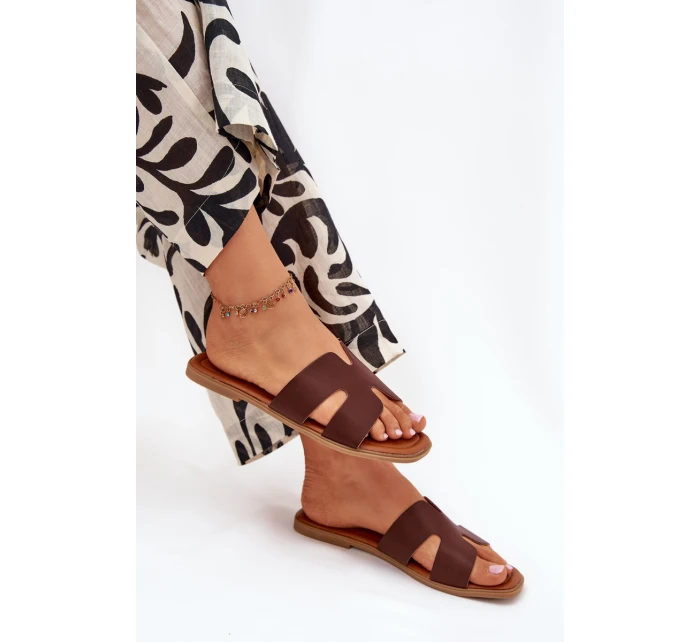 Dámské ploché pantofle s výřezy – tmavě hnědé