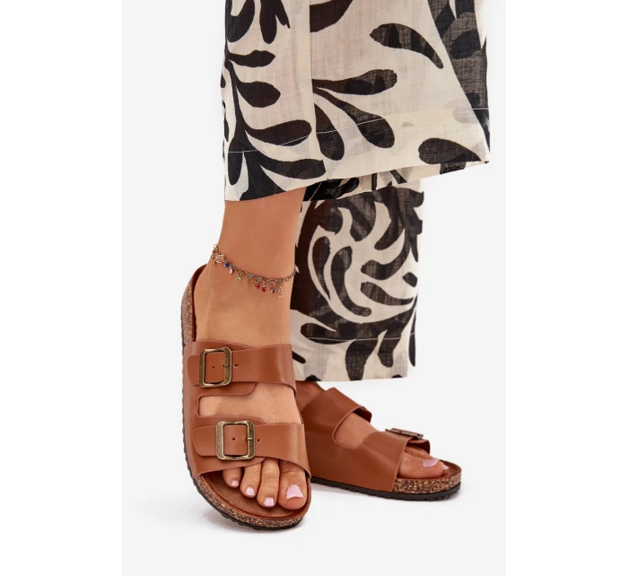 Dámské pantofle na korkové platformě s přezkami – camel Dámské pantofle na korkové platformě s přezkami – camel