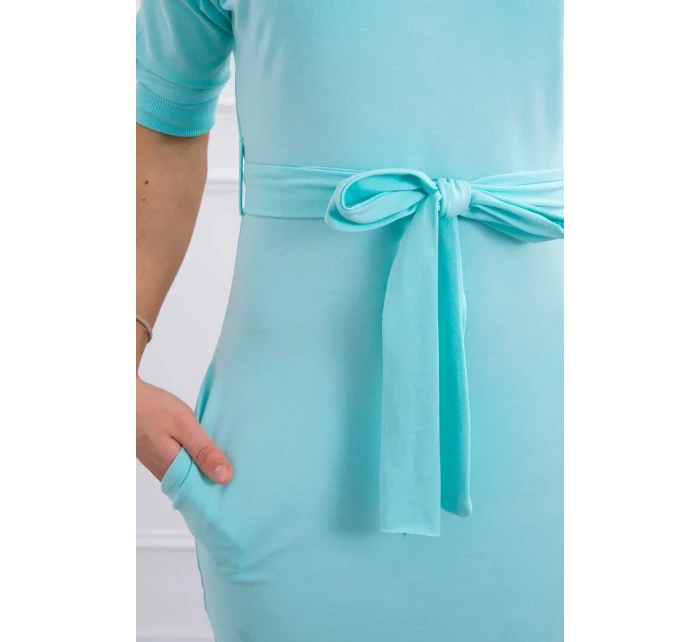 Šaty s křídly na ramenou mátové Šaty s křídly na ramenou mátové