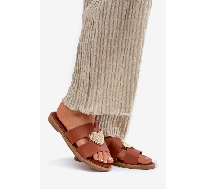 Dámské sandály na plochém podpatku se zlatou ozdobou model 21697080 - EVENTO Dámské sandály na plochém podpatku se zlatou ozdobou model 21697080 - EVENTO