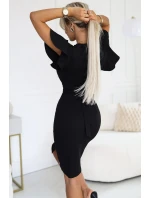 NINA Černé elegantní dámské šaty s přeloženým obálkovým výstřihem, a páskem model 20702181 - numoco NINA Černé elegantní dámské šaty s přeloženým obálkovým výstřihem, a páskem model 20702181 - numoco