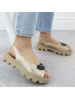 Dámské sandály na platformě perforované zlaté model 21904697 - Potocki Dámské sandály na platformě perforované zlaté model 21904697 - Potocki