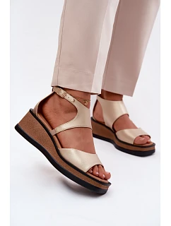 Kožené sandály na platformě model 22123142 Zlaté - Maciejka