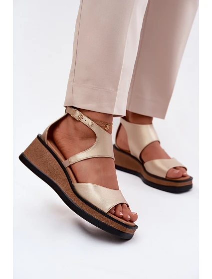 Kožené sandály na platformě model 22123142 Zlaté - Maciejka