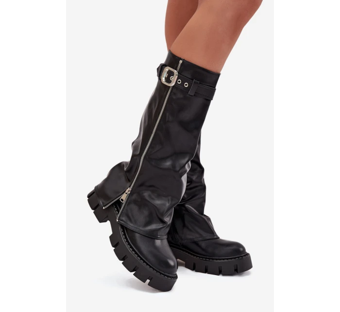 Dámské zateplené kozačky s vyhrnutou holení, přezkou a stříbrným zipem Armena – černé, eko semiš Dámské zateplené kozačky s vyhrnutou holení, přezkou a stříbrným zipem Armena – černé, eko semiš