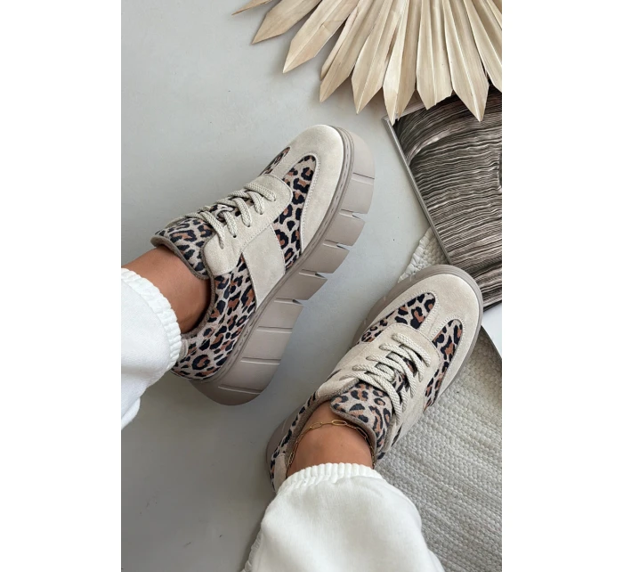 Semišové zateplené dámské tenisky na masivní platformě béžové model 21707642 - VINCEZA Semišové zateplené dámské tenisky na masivní platformě béžové model 21707642 - VINCEZA