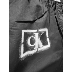 Pánské kalhoty na spaní NM2390E B88 černá s potiskem - Calvin Klein Pánské kalhoty na spaní NM2390E B88 černá s potiskem - Calvin Klein