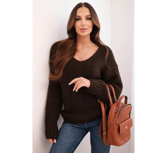 Svetr dámský z měkké pleteniny s výstřihem do V hnědý Svetr dámský z měkké pleteniny s výstřihem do V hnědý