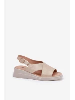 Dámské Sandály Na Klínu Z Eko Kůže Zlaté model 21692870 - Boto Dámské Sandály Na Klínu Z Eko Kůže Zlaté model 21692870 - Boto