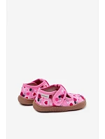 Dětské domácí pantofle Barefoot s srdíčky na suchý zip Růžové model 22101057 - Milami Dětské domácí pantofle Barefoot s srdíčky na suchý zip Růžové model 22101057 - Milami