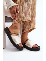 Kožené dámské žabky model 21646214 stříbrné - Zazoo Kožené dámské žabky model 21646214 stříbrné - Zazoo