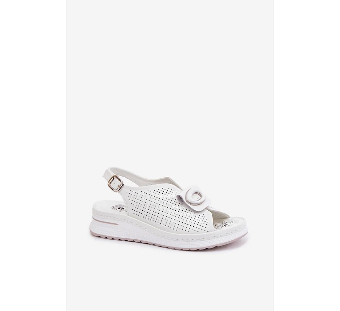Kožené dámské sandály s ozdobným detailem bílé Deliva