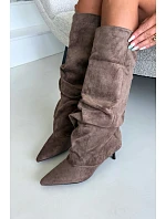 kozačky s na klínu z semiše v khaki barvě model 22313604 - Boto kozačky s na klínu z semiše v khaki barvě model 22313604 - Boto