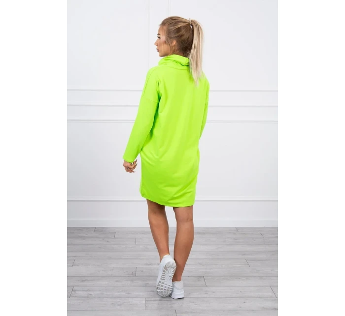 Zelené neonové šaty v barvě kravaty Zelené neonové šaty v barvě kravaty