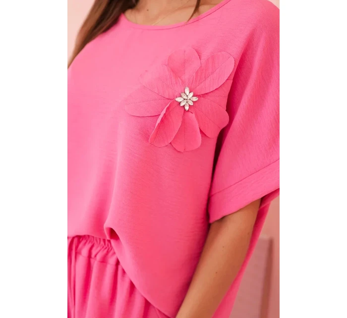 Dámský komplet z viskózy s ozdobným květem a širokými kalhotami - růžový Dámský komplet z viskózy s ozdobným květem a širokými kalhotami - růžový