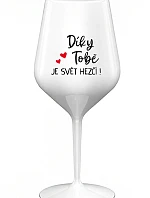 DÍKY TOBĚ JE SVĚT HEZČÍ! - bílá nerozbitná sklenice na víno 470 ml