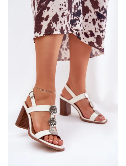 Dámské sandály na podpatku s ozdobným páskem bílé model 21687244 - Boto