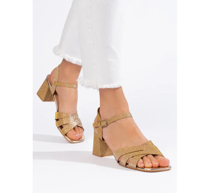 Moderní sandály dámské zlaté na širokém podpatku Moderní sandály dámské zlaté na širokém podpatku