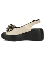 Dámské kožené sandály na zlaté platformě Filippo DS7577