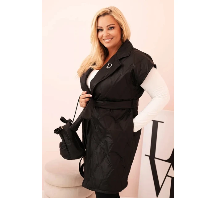 Dámská vesta Plus Size prošívaná s páskem a límcem černá