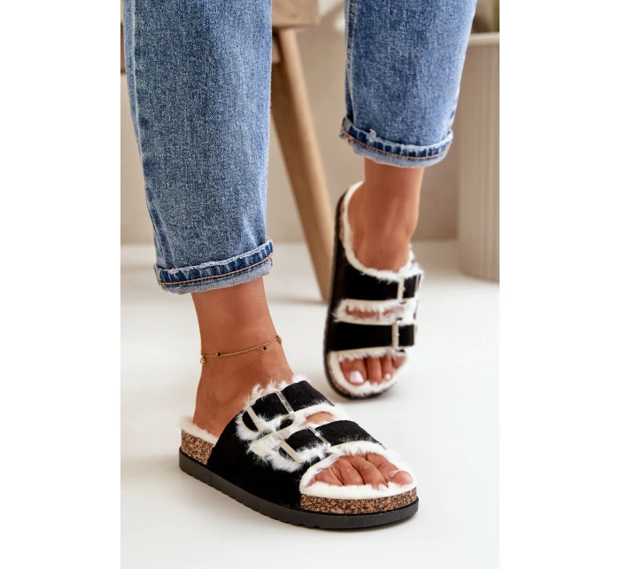 Dámské Pantofle S Přezkami A Kožíškem Černé model 21670217 - Boto Dámské Pantofle S Přezkami A Kožíškem Černé model 21670217 - Boto