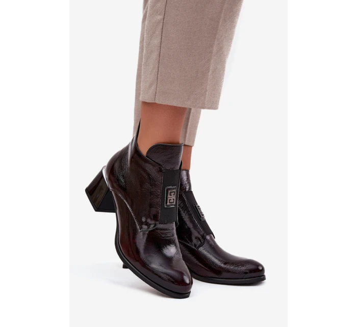 Kožené lakované kotníkové boty na klínku s ozdobným detailem zateplené Zazoo 60560 bordó