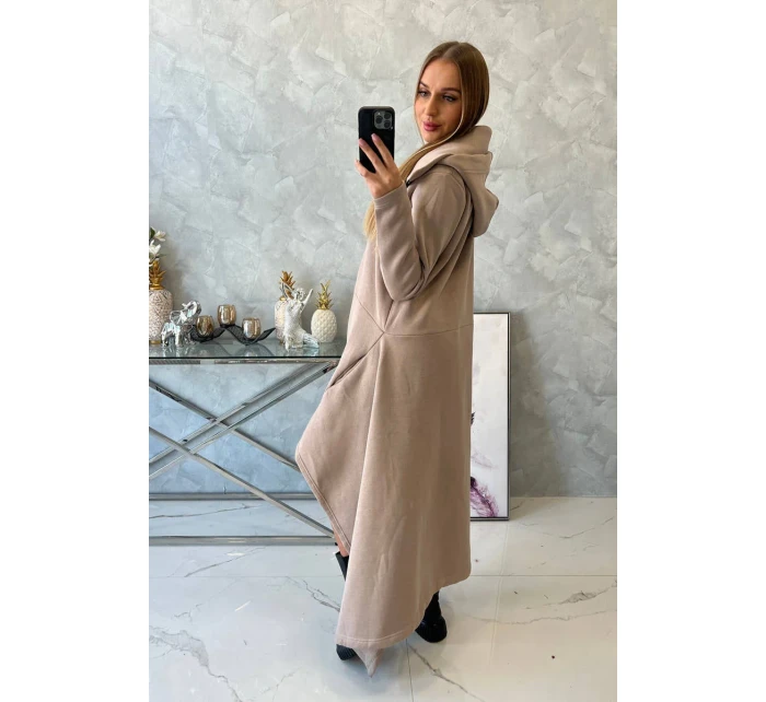 Zateplené šaty s delšími boky tmavě béžové Zateplené šaty s delšími boky tmavě béžové