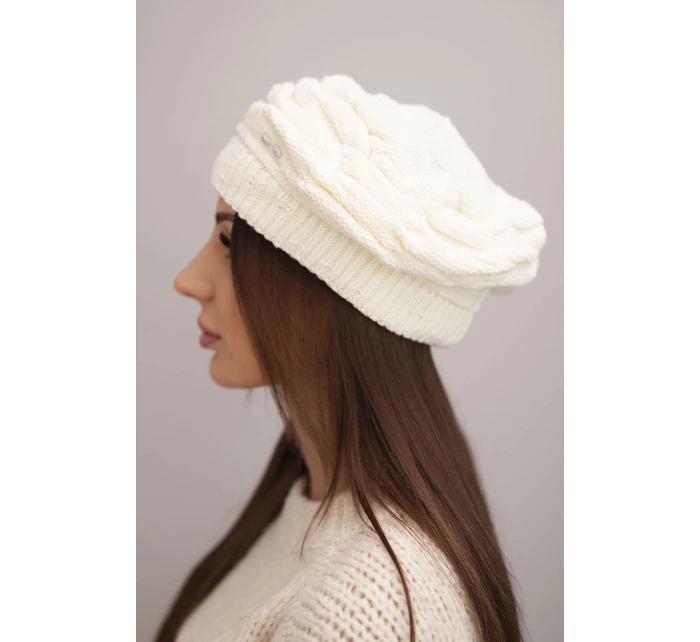 Dámská zimní vlněná čepice se zdobnými krystaly K399 ecru