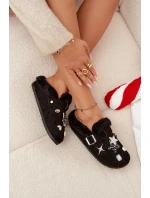 Dámské pantofle s ozdobami a sponou vyhřívané kožešinou černé model 21772637 - Boto Dámské pantofle s ozdobami a sponou vyhřívané kožešinou černé model 21772637 - Boto