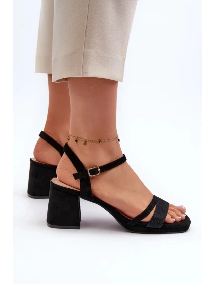 Dámské sandály na vysokém podpatku s lesklým páskem černá Tessata Dámské sandály na vysokém podpatku s lesklým páskem černá Tessata
