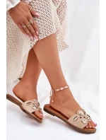 Dámské Pantofle Na Plochém Podpatku Se Zlatými Béžové model 21698998 - Boto Dámské Pantofle Na Plochém Podpatku Se Zlatými Béžové model 21698998 - Boto