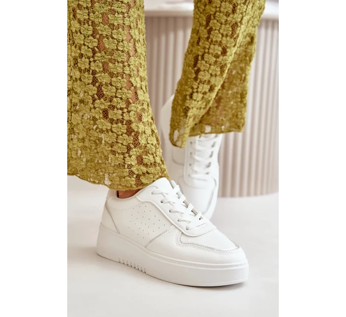 Dámské tenisky na platformě s ozdobným šněrováním bílé model 20458652 - Kesi Dámské tenisky na platformě s ozdobným šněrováním bílé model 20458652 - Kesi